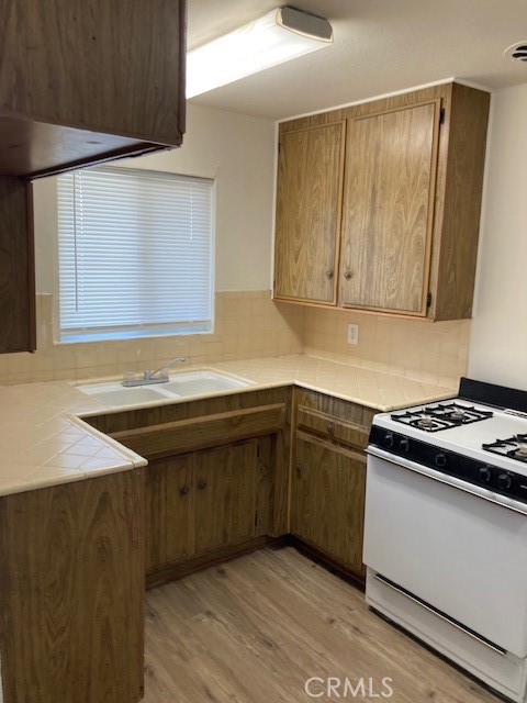 Image 2 of 7 For 1152 Villa  1156