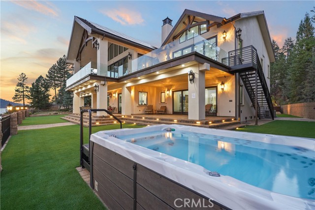 Detail Gallery Image 4 of 42 For 39055 N Shore Dr, Fawnskin,  CA 92333 - 6 Beds | 6/1 Baths