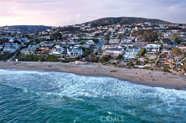 1259 Cliff Drive, Laguna Beach CA: https://media.crmls.org/medias/06cb3a3c-7e39-4c1c-b3d5-23b65e090500.jpg