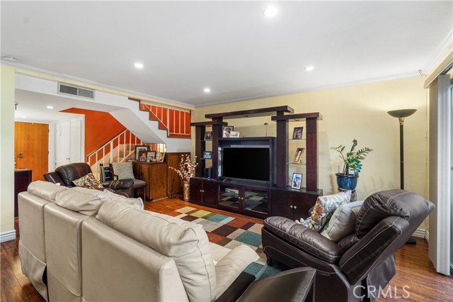 Detail Gallery Image 3 of 16 For 5950 Imperial Hwy Unit 35, South Gate,  CA 90280 - 3 Beds | 3 Baths