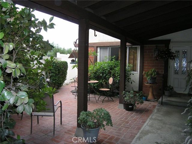 Charming courtyard entry