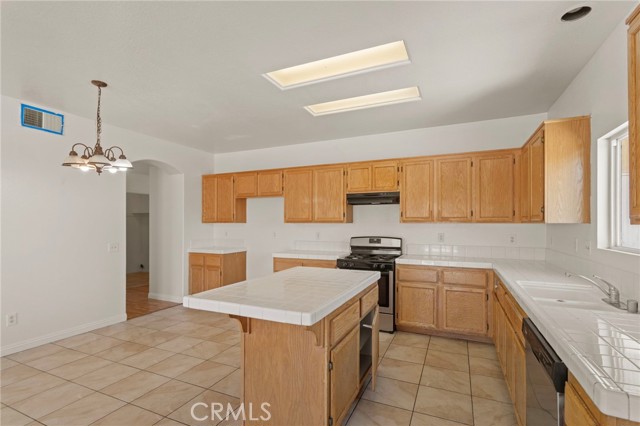 15240 Sapphire Court, Victorville CA: https://media.crmls.org/medias/06ccccaf-a52f-4f03-a62e-24d8111113ca.jpg