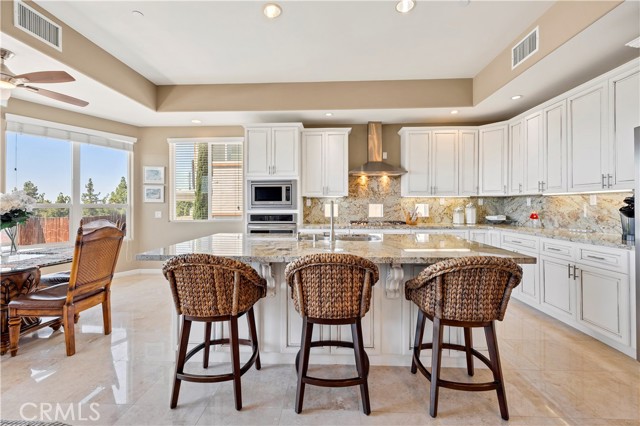 556 Via Pueblo, Riverside CA: https://media.crmls.org/medias/06cce06d-41c7-43ff-b465-a32f3a490de8.jpg