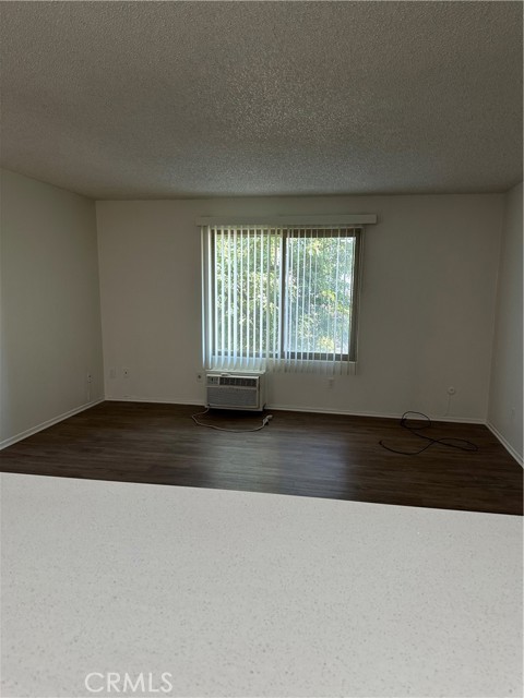 7055 Etiwanda Avenue # 210, Reseda (los Angeles), California 91335, ,1 BathroomBathrooms,Residential Lease,For Rent,7055 Etiwanda Avenue # 210,CRSR24235338