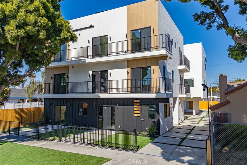 Apartment at 2938 S Sycamore