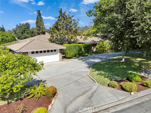 1811 Chantry Drive, Arcadia CA: https://media.crmls.org/medias/06ce3954-ab2c-4ee4-ad6b-7764f7f110c8.jpg