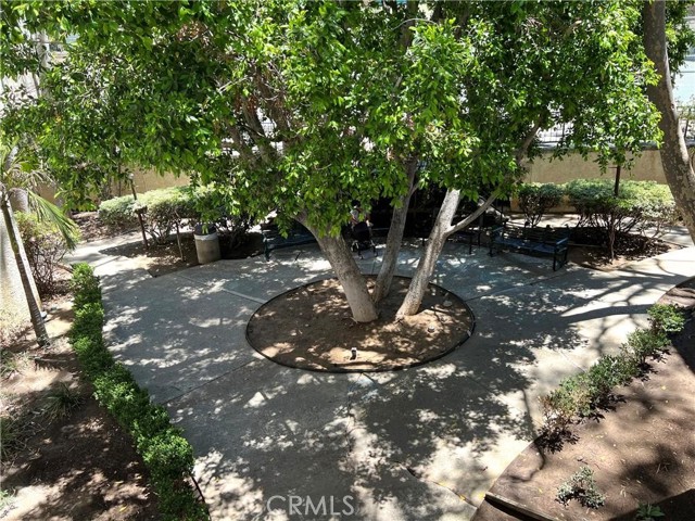 Detail Gallery Image 8 of 8 For 5460 White Oak Ave #G210,  Encino,  CA 91316 - 2 Beds | 2 Baths