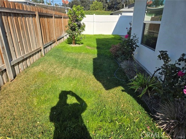 1484 N Clybourn Avenue, Burbank CA: https://media.crmls.org/medias/06ce709d-0848-413c-9b5b-991c32c10986.jpg
