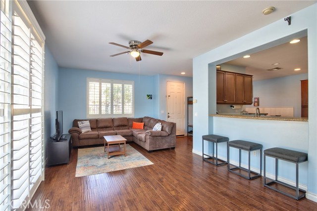 27477 Hazelhurst Street, Murrieta CA: https://media.crmls.org/medias/06ce8748-ab2d-419d-adc4-445fddb15d47.jpg