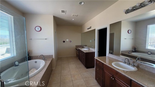 Detail Gallery Image 7 of 7 For 12699 Yorkshire Dr, Apple Valley,  CA 92308 - 5 Beds | 4/1 Baths