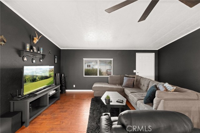 Detail Gallery Image 6 of 39 For 10421 Stageline, Corona,  CA 92883 - 3 Beds | 2 Baths