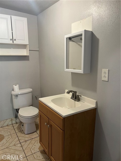 10712 S Hoover Street, Los Angeles CA: https://media.crmls.org/medias/06d0423f-0aab-4cc5-a165-5b5d83321e09.jpg