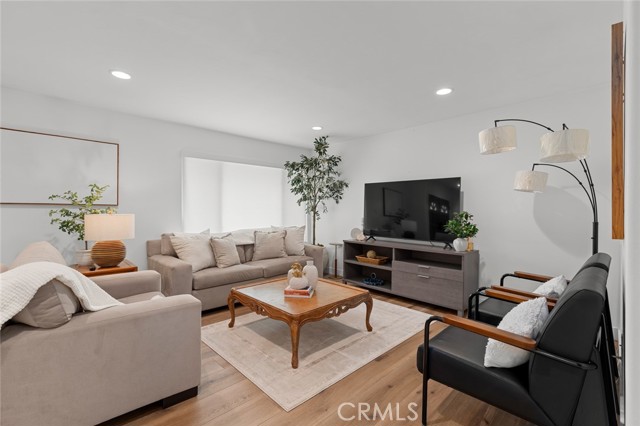 Detail Gallery Image 9 of 40 For 6582 Corrine Cir, Huntington Beach,  CA 92647 - 3 Beds | 2 Baths