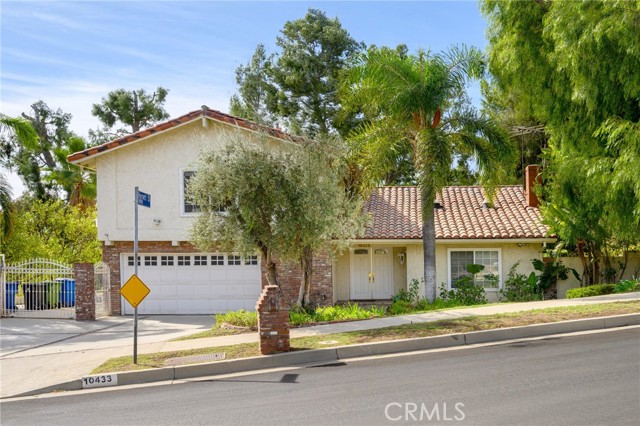 Detail Gallery Image 2 of 41 For 10433 Wystone Ave, Porter Ranch,  CA 91326 - 4 Beds | 2/1 Baths