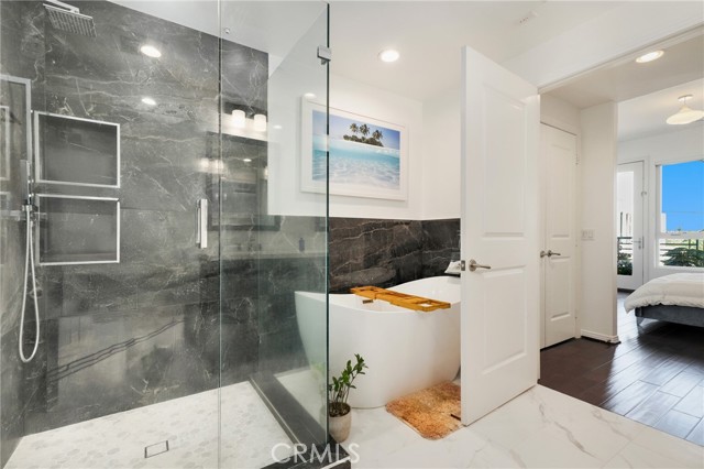 4050 Glencoe Avenue, Marina del Rey CA: https://media.crmls.org/medias/06d11dc0-100e-4bd8-8780-022a5e98a108.jpg