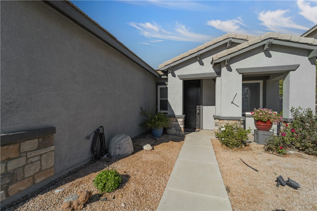 Detail Gallery Image 3 of 44 For 3085 Summer Breeze, Rosamond,  CA 93560 - 4 Beds | 2 Baths