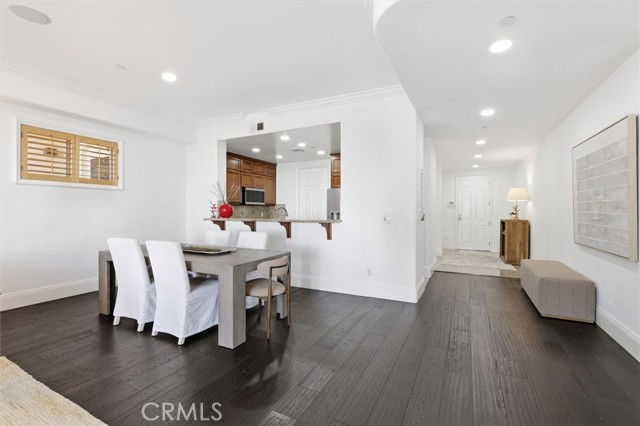 Detail Gallery Image 5 of 30 For 143 N Arnaz Dr #105,  Beverly Hills,  CA 90211 - 3 Beds | 2/1 Baths