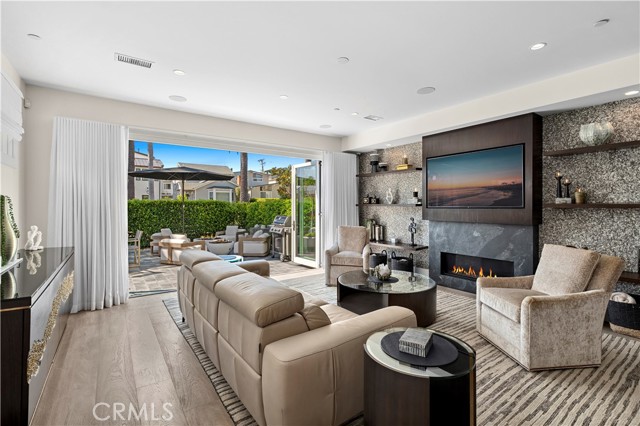 712 Marguerite Avenue, Corona del Mar CA: https://media.crmls.org/medias/06d2c1ea-38d4-49fa-9dc8-733dcd74075b.jpg