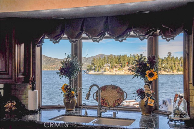 Detail Gallery Image 22 of 33 For 655 Cove Dr, Big Bear Lake,  CA 92315 - 6 Beds | 5/2 Baths