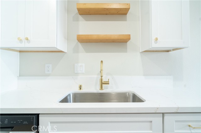 Detail Gallery Image 2 of 37 For 6677 Unit 13 Linda Vista Road #13,  –,  CA 92111 - 2 Beds | 2 Baths