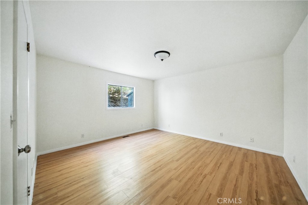 https://media.crmls.org/medias/06d3d9c5-4266-4565-8e28-7677dc4932fb.jpg?preset=X-Large