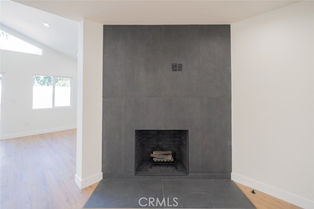 Detail Gallery Image 4 of 12 For 14727 Leadwell, Van Nuys,  CA 91405 - 3 Beds | 2/1 Baths