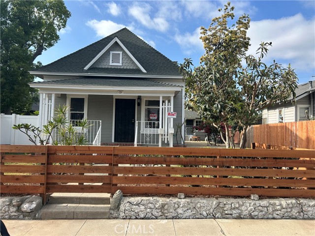 121 W 18th Street, Santa Ana CA: https://media.crmls.org/medias/06d6326f-df3b-4fac-bb94-90f14bb9e0b9.jpg