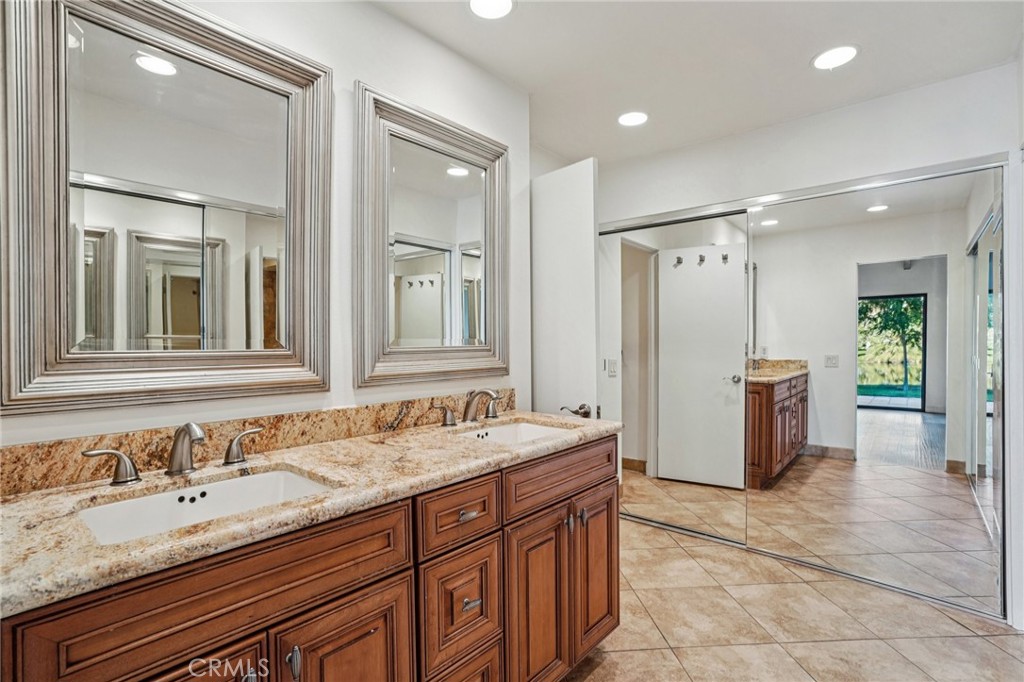 MLS #OC25200796 image #22