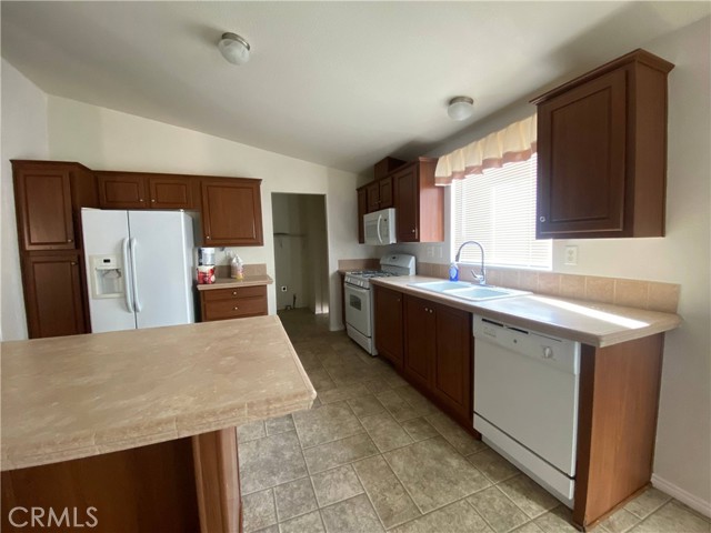 Detail Gallery Image 10 of 32 For 16294 Camelback Dr, Victorville,  CA 92395 - 3 Beds | 2 Baths