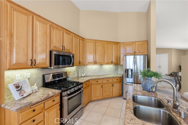40050 CORTE FORTUNA, Murrieta CA: https://media.crmls.org/medias/06d78ad8-12ec-41b5-9b28-70ef0a2a0e79.jpg