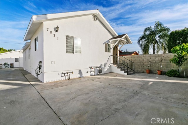 Detail Gallery Image 3 of 22 For 7836 Lemp Ave, North Hollywood,  CA 91605 - 2 Beds | 2 Baths