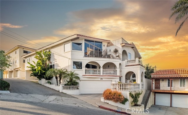 Detail Gallery Image 3 of 30 For 3935 Bluff, San Pedro,  CA 90731 - 3 Beds | 2 Baths