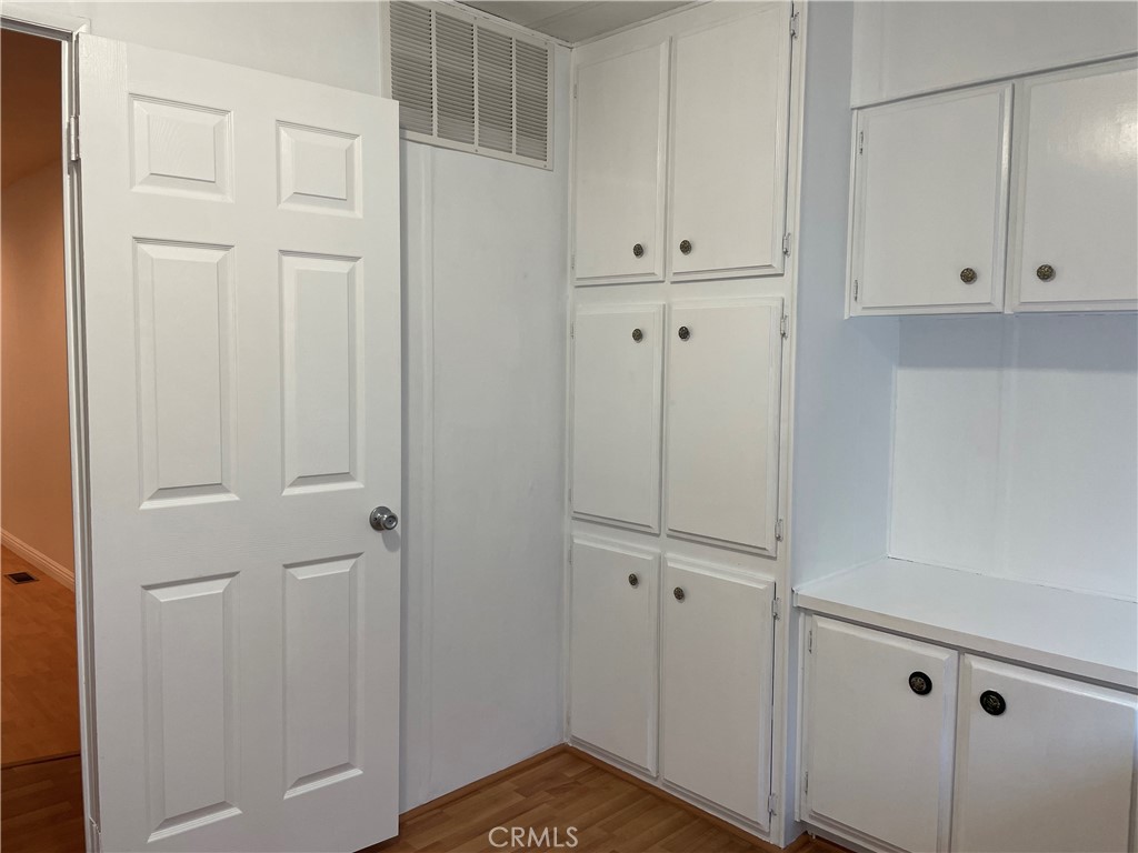 https://media.crmls.org/medias/06d8fdcc-d216-4baf-96d0-4f9596b14528.jpg?preset=X-Large