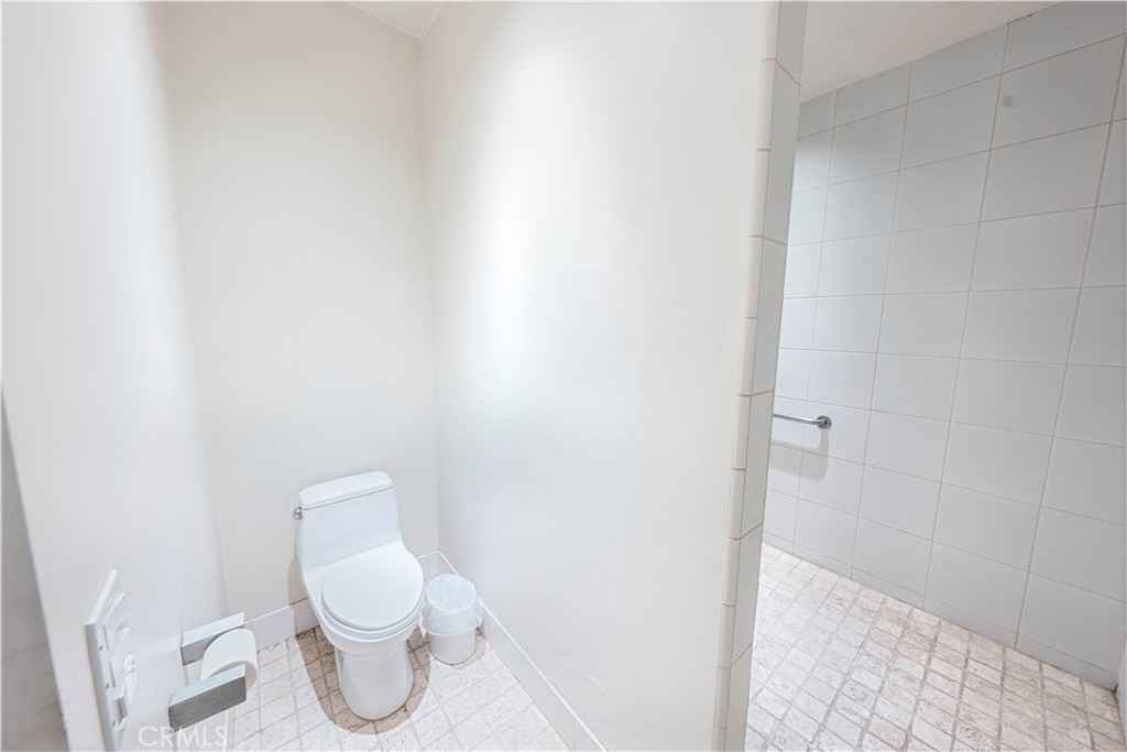 https://media.crmls.org/medias/06d9a59b-9172-451e-bed1-be1ba84e1e14.jpg?preset=X-Large