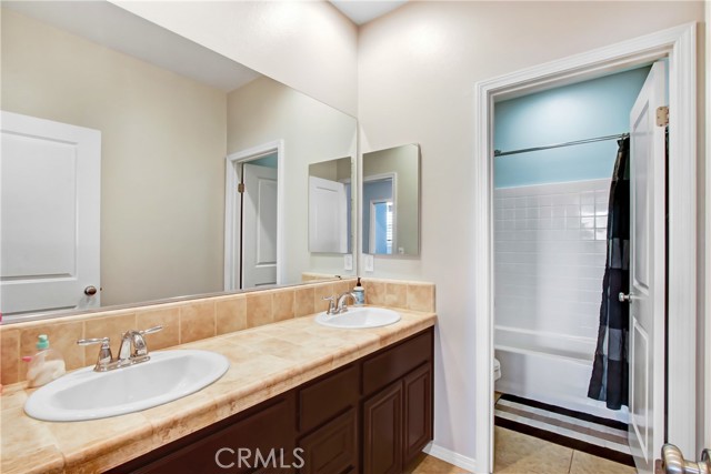 9271 Millionaire Lane, Riverside CA: https://media.crmls.org/medias/06d9e3e4-36c4-43cb-b44f-c5b1e844e34c.jpg