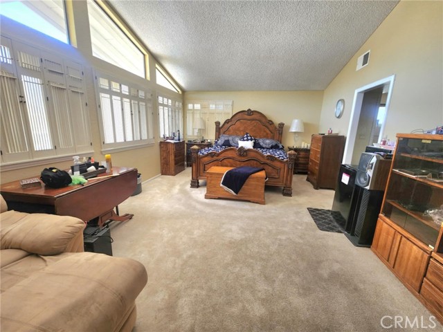450 Fairway Drive, Palmdale CA: https://media.crmls.org/medias/06d9f9a3-4b07-4c8c-84a5-7240e969b201.jpg