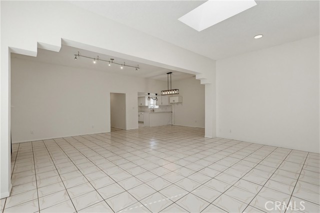 Detail Gallery Image 11 of 47 For 417 S Glenwood Pl., Burbank,  CA 91506 - 5 Beds | 3 Baths