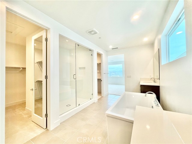 Detail Gallery Image 22 of 40 For 27533 Elderberry Dr, Valencia,  CA 91381 - 5 Beds | 5/1 Baths