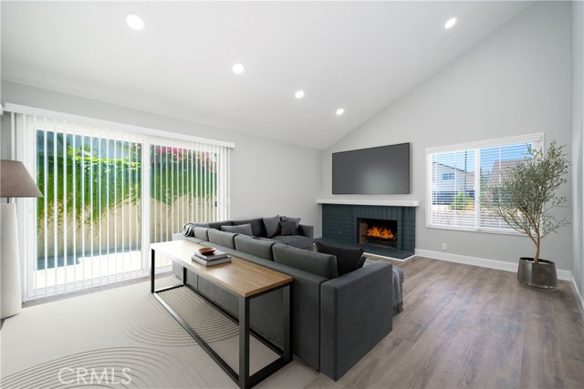 3701 S Ross Street, Santa Ana CA: https://media.crmls.org/medias/06daf996-e650-4929-b330-c487dc109c31.jpg