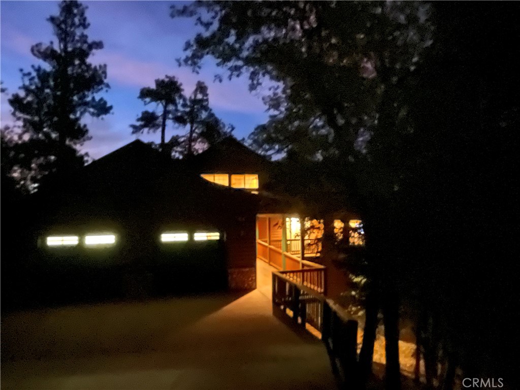 https://media.crmls.org/medias/06db0205-39e7-4230-b04e-eeb2e59ca46e.jpg?preset=X-Large