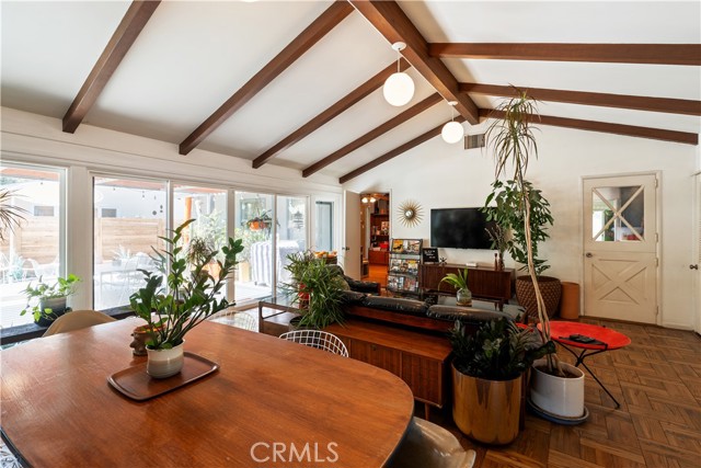 1105 W Highland Avenue, Redlands CA: https://media.crmls.org/medias/06dc04da-dd9c-47fe-ad9b-8480b3cef785.jpg