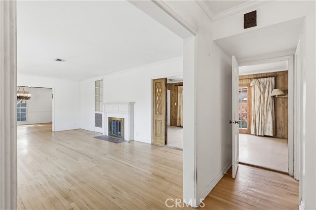 Detail Gallery Image 9 of 34 For 10314 Encino, Granada Hills,  CA 91344 - 4 Beds | 2 Baths