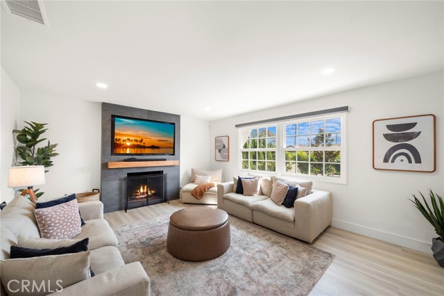 Detail Gallery Image 5 of 49 For 4951 Maui Cir, Huntington Beach,  CA 92649 - 4 Beds | 2 Baths