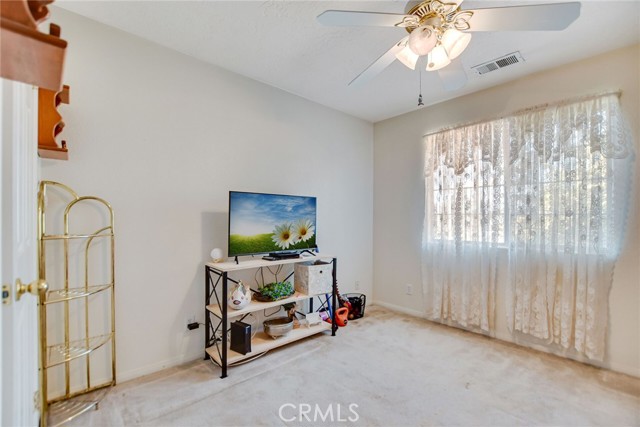 21919 Standing Rock Avenue, Apple Valley CA: https://media.crmls.org/medias/06dd4573-a709-4702-a52c-263db332bb5a.jpg