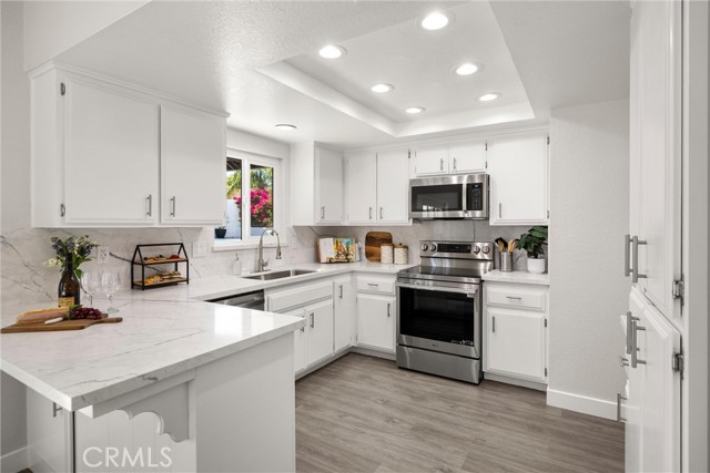 Detail Gallery Image 13 of 42 For 23633 Fair Weather, Canyon Lake,  CA 92587 - 3 Beds | 2 Baths