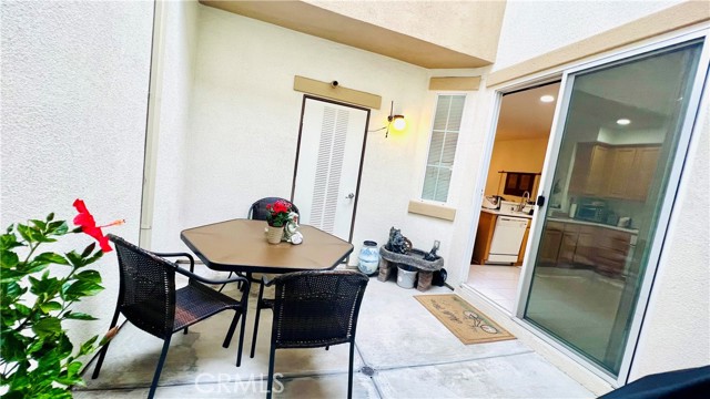 Detail Gallery Image 5 of 34 For 2652 W Madison Cir, Anaheim,  CA 92801 - 2 Beds | 2/1 Baths