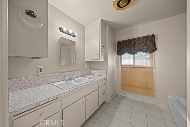 Detail Gallery Image 29 of 46 For 9606 S 4th Ave, Inglewood,  CA 90305 - 4 Beds | 3 Baths
