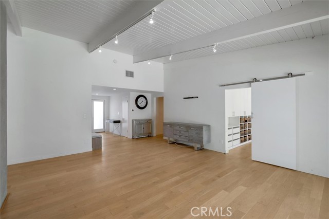 Detail Gallery Image 10 of 66 For 24216 Calvert St, Woodland Hills,  CA 91367 - 5 Beds | 3/1 Baths