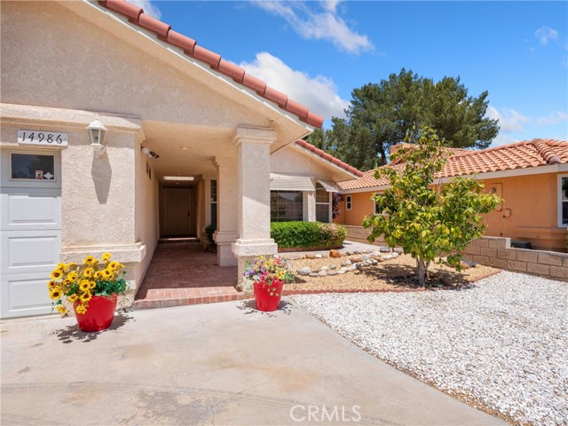 Detail Gallery Image 3 of 50 For 14986 Shady Elm Ln, Helendale,  CA 92342 - 3 Beds | 2 Baths