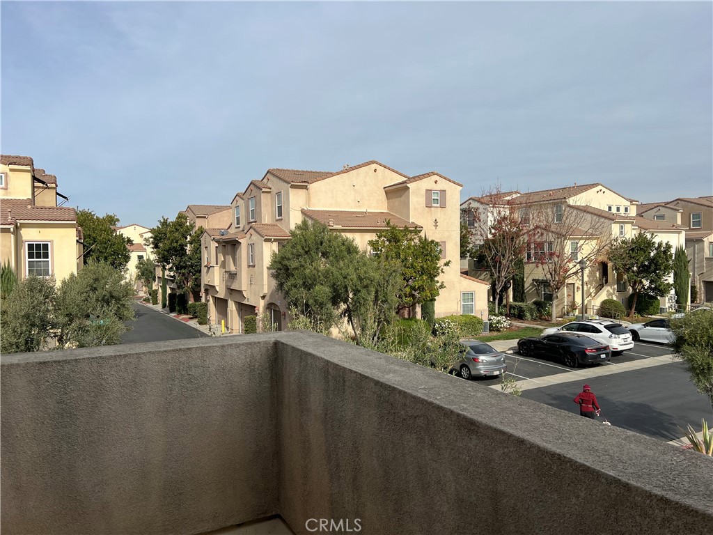 https://media.crmls.org/medias/06e36e3b-c62c-4346-b09d-df0065471f8e.jpg?preset=X-Large